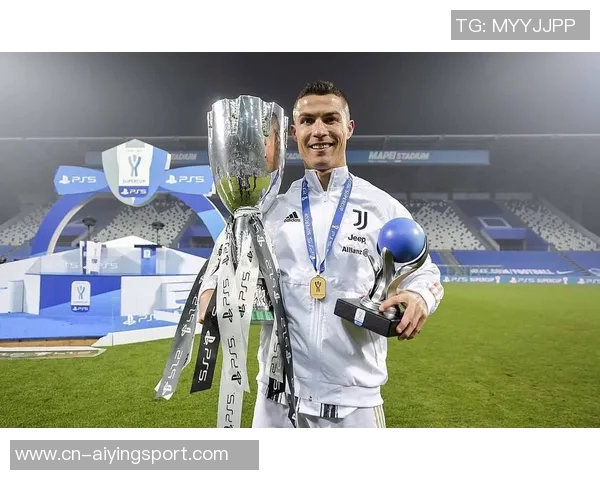 C罗分享最佳中东球员奖杯照感谢所有支持者的陪伴与鼓励