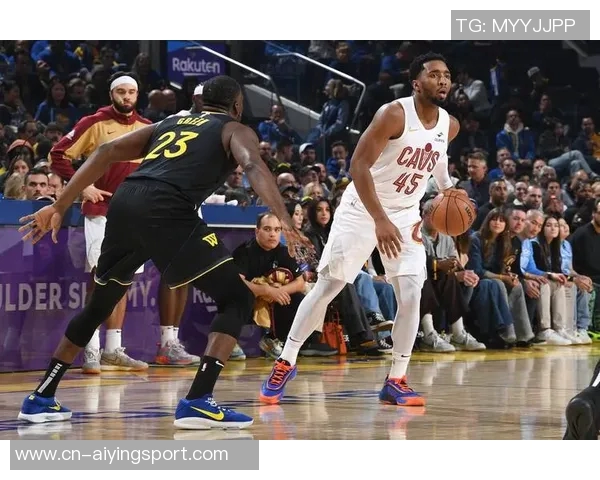 三分球盛宴米切尔库里争夺榜首马克西与克尼佩尔紧追其后